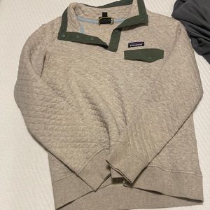Size small women’s Patagonia pull over